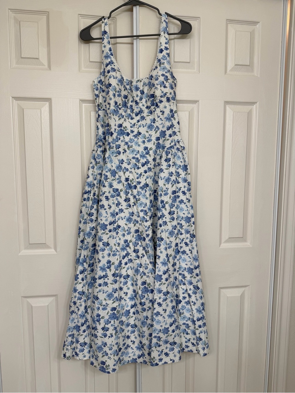 Abercrombie & Fitch White and Blue Floral Midi Dress - Picture 5 of 9